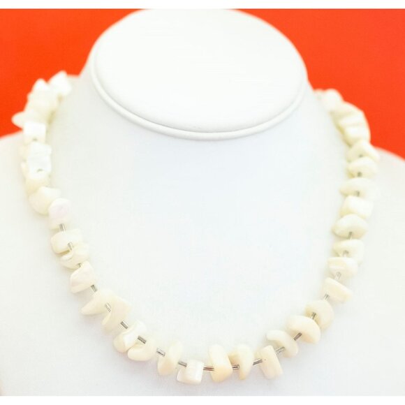 26 inch, Vintage Mother of Pearl White Beaded Necklace - F44 - Picture 2 of 3